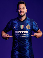 博洛尼亚门将斯科鲁普斯基：守门员首先必须会扑救，脚法其次