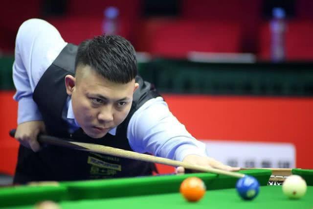 瓜帅：这是谢尔基第一次插花脚传中，他要学习梅西踢得更简洁