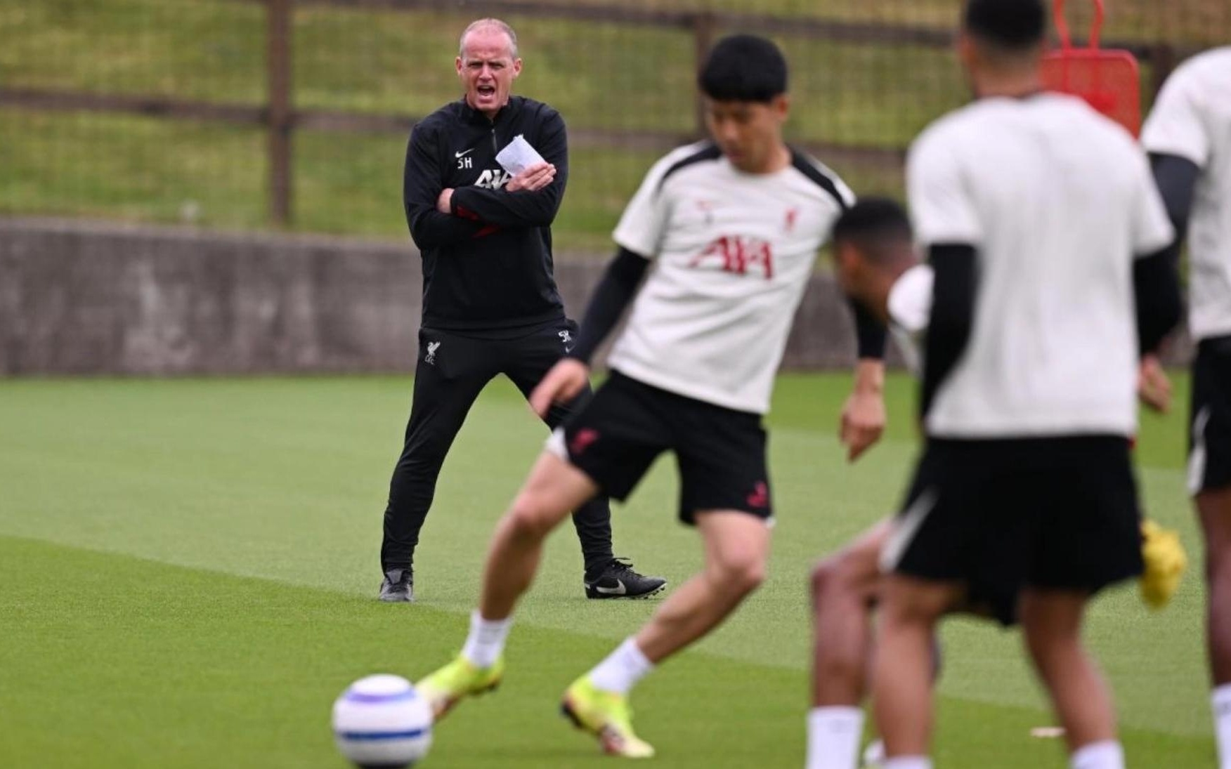 体育中超:上海申花0-2成都蓉城 遭遇三连败